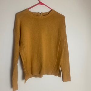 Woman’s S Tahari sweater